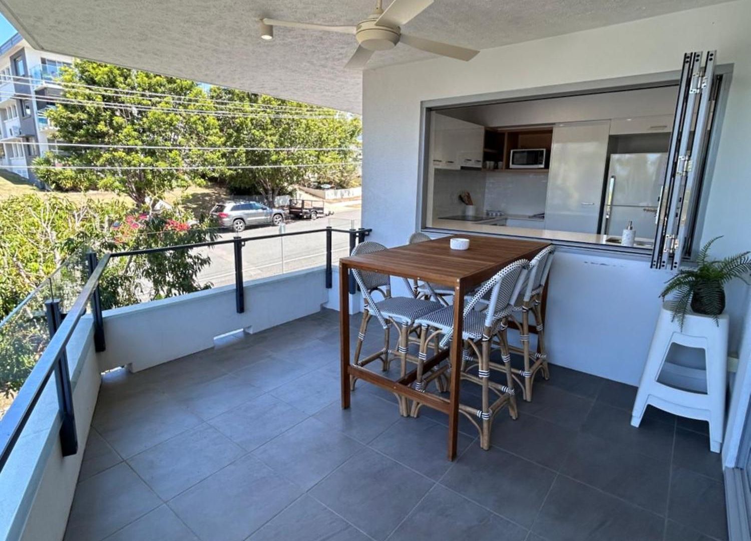 Location, Location, Location - Spacious * Brisbane