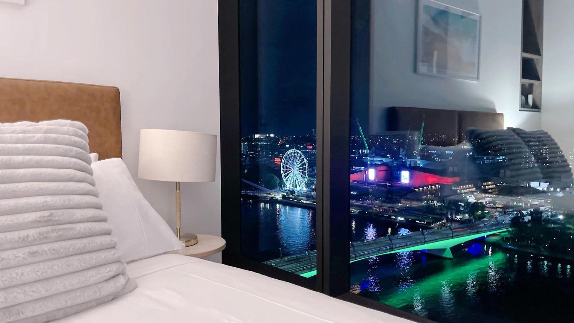 Riverfront Oasis 2bed Panoramic Riverview * Brisbane