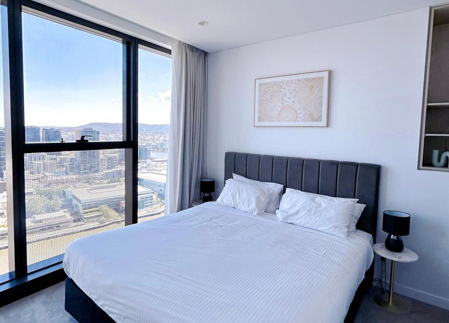 Riverfront Panorama With 2 Kings, Fireworks & Parking Apartment Brisbane