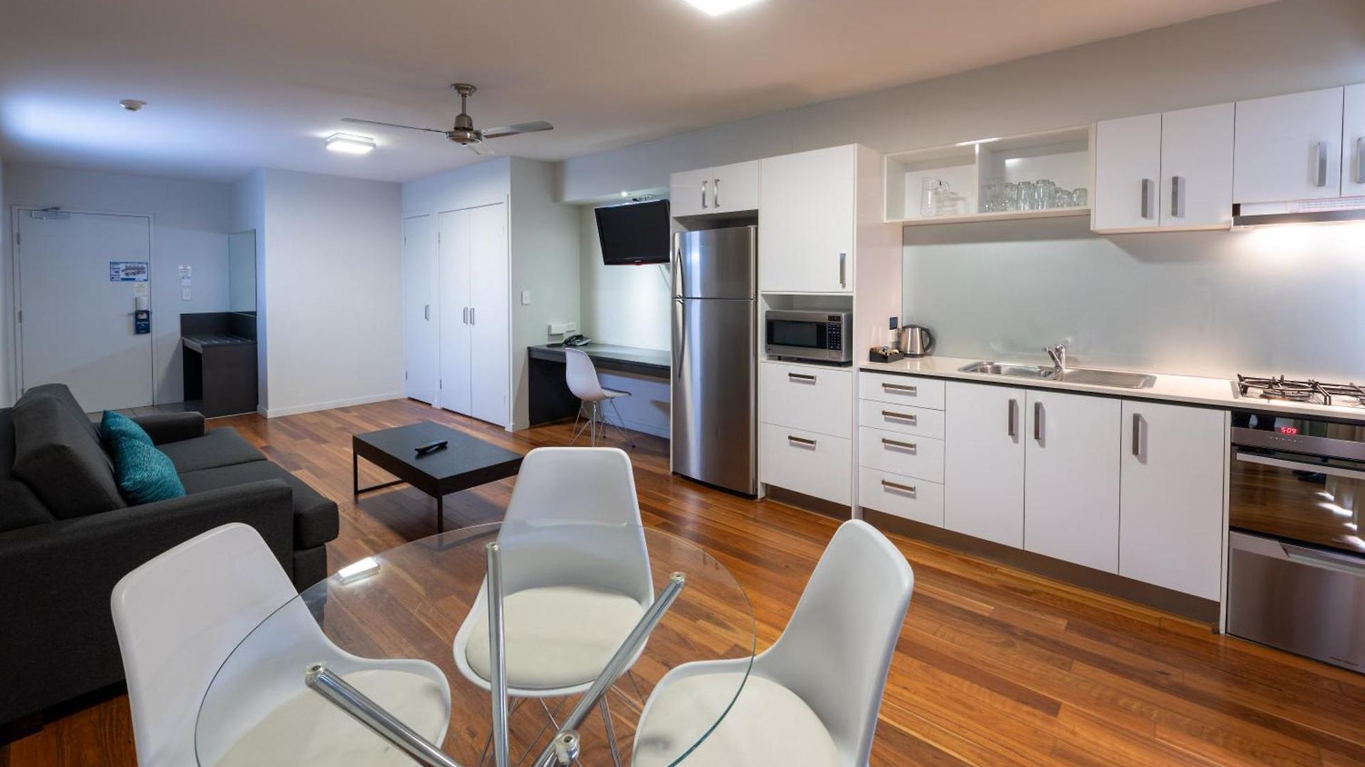 Essence Chermside Aparthotel 4*