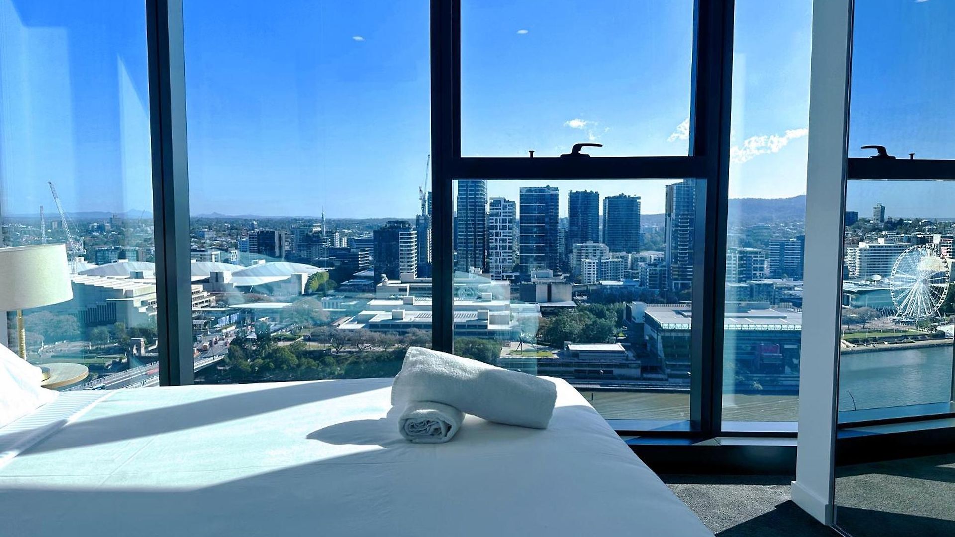 Riverfront Oasis 2bed Panoramic Riverview * Brisbane