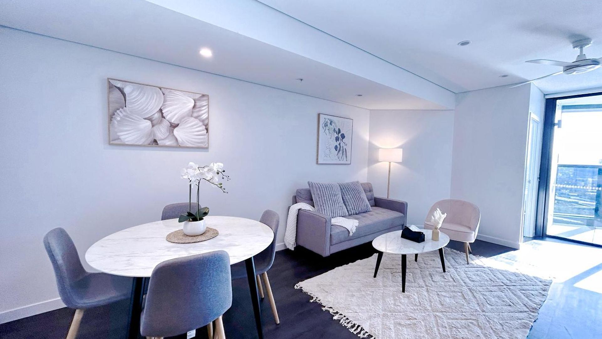Riverfront Oasis 2bed Panoramic Riverview