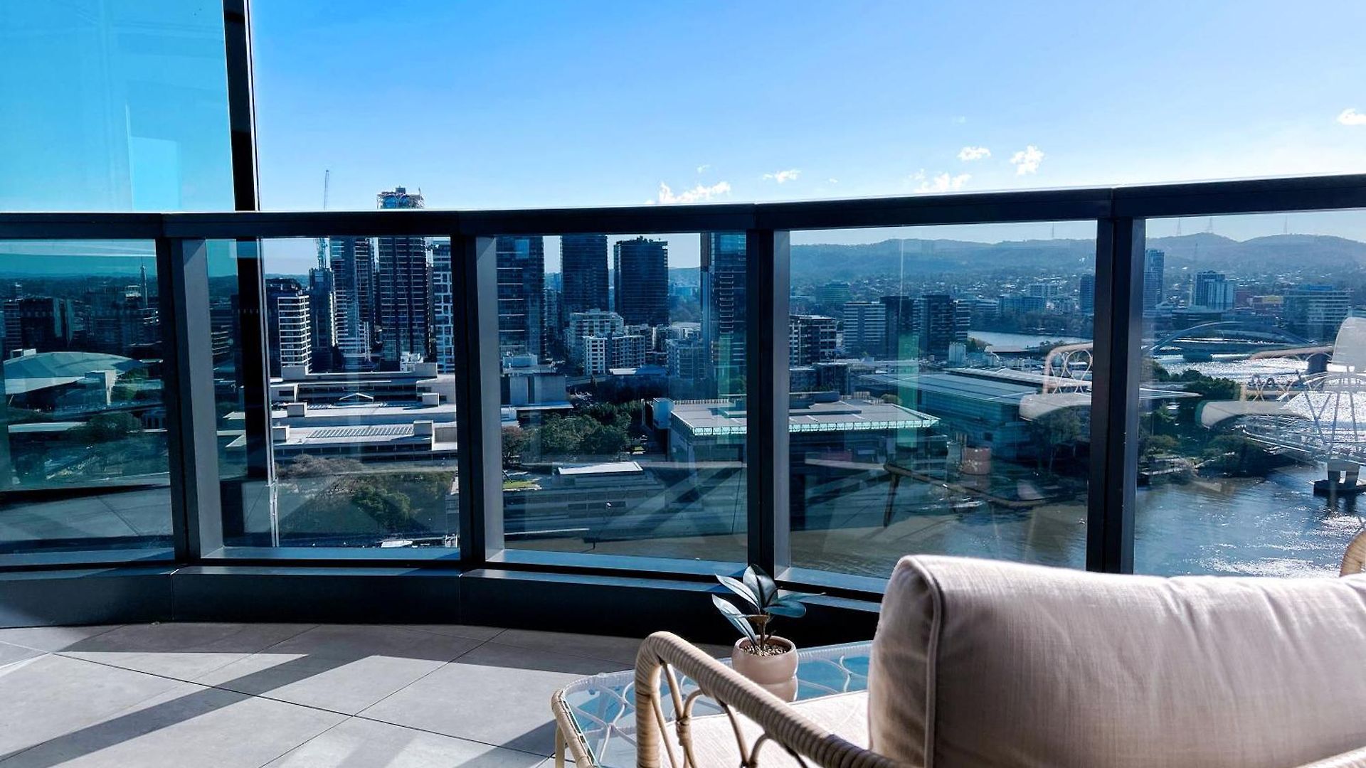 Riverfront Oasis 2bed Panoramic Riverview Apartment Brisbane
