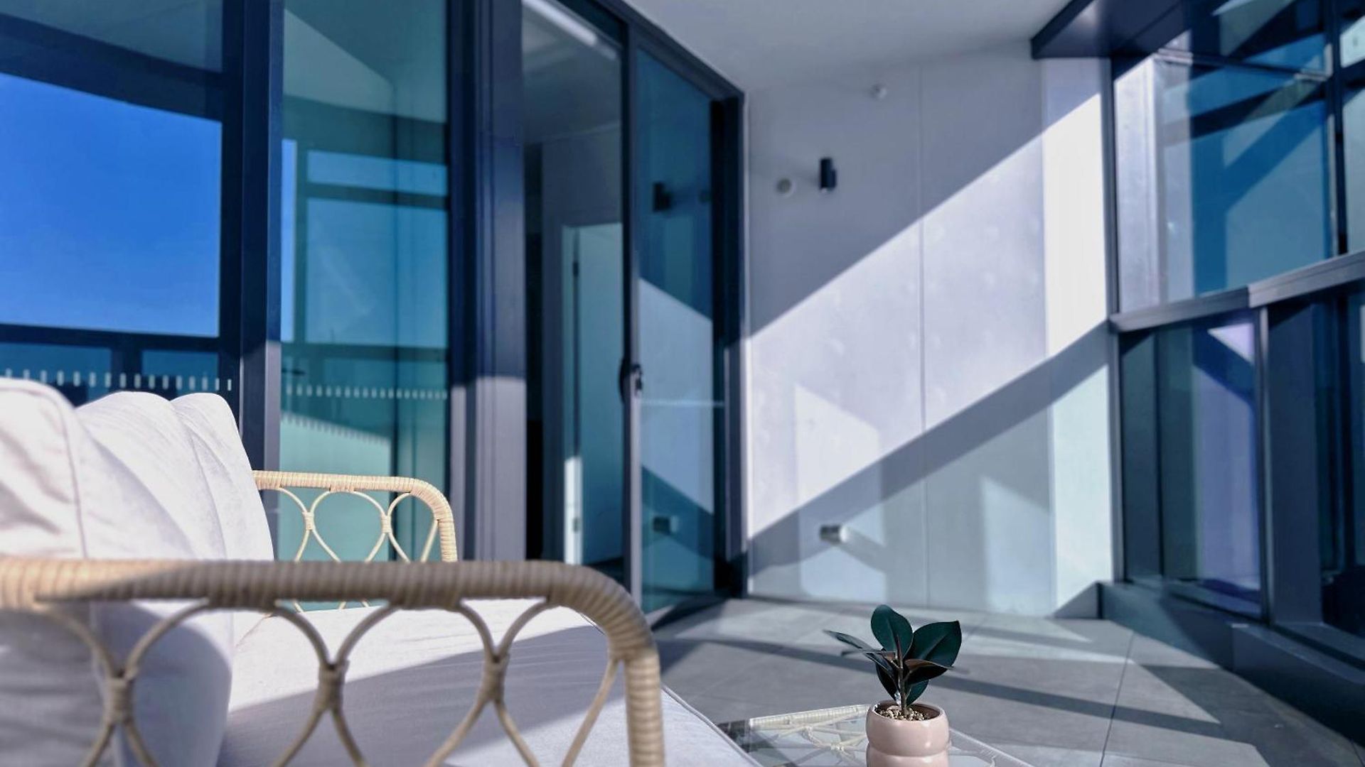 Riverfront Oasis 2bed Panoramic Riverview Apartment Brisbane