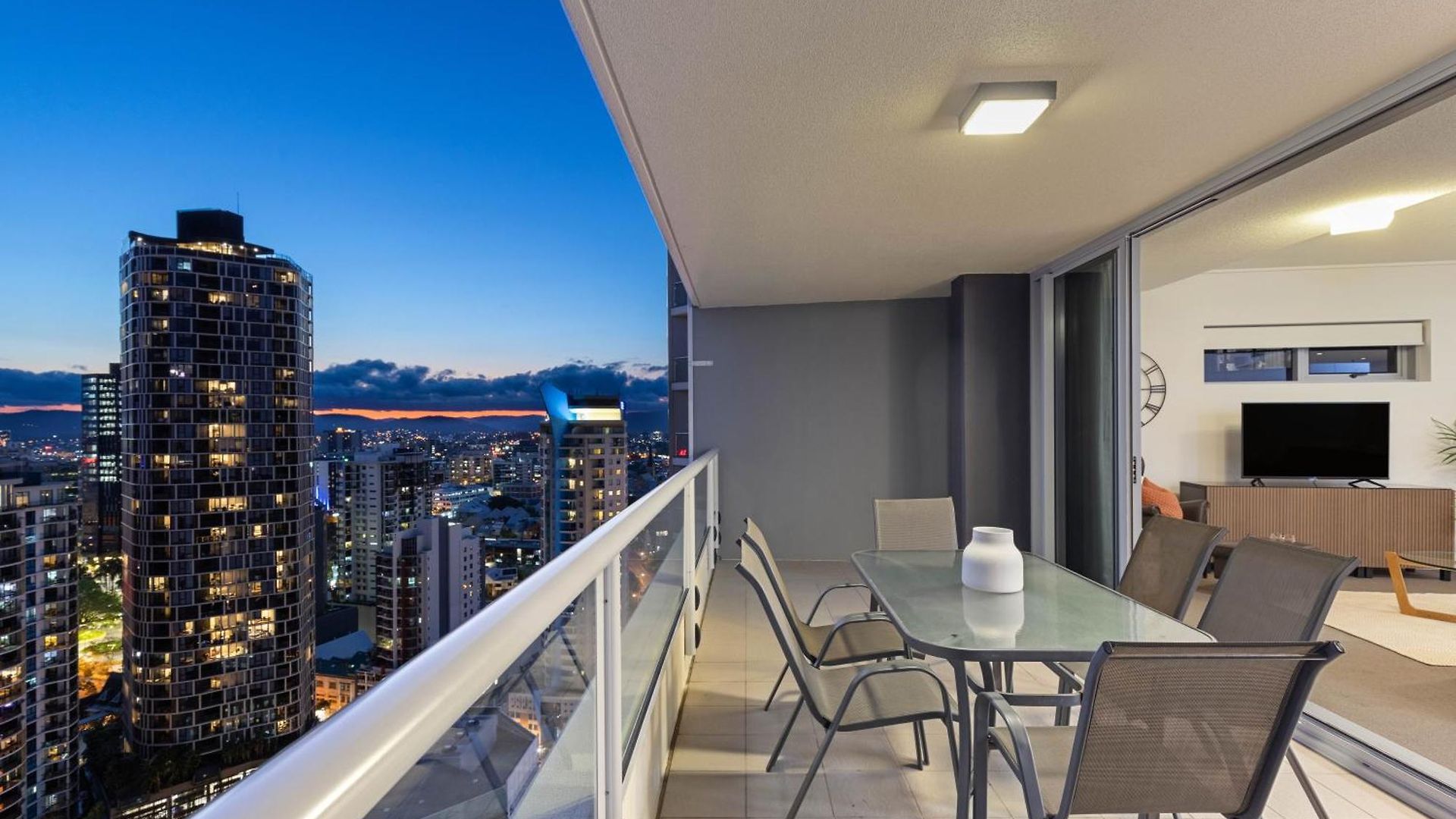 Apartment Skyline Hosted By Aab