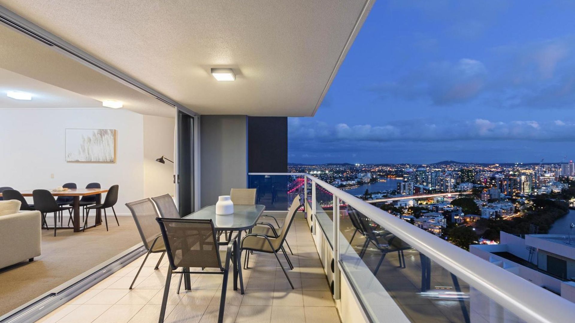 Apartment Skyline Hosted By Aab *
