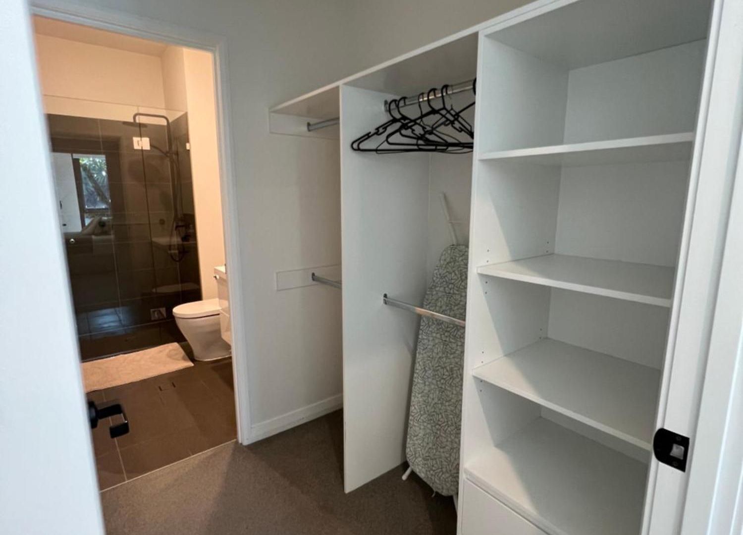 Great Located Unit/private Balcony, Pool,gym,parking * Brisbane