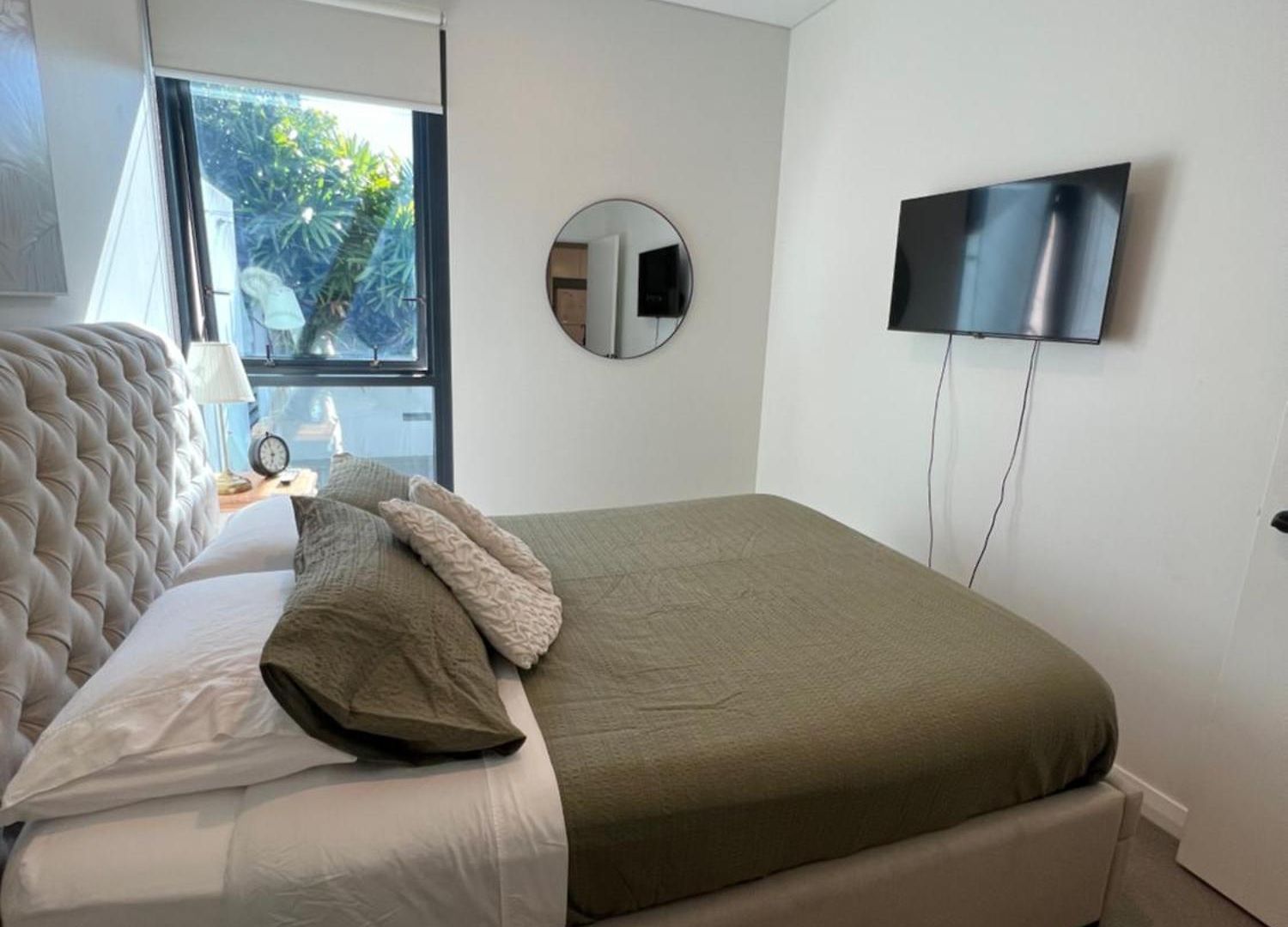 Apartment Great Located Unit/private Balcony, Pool,gym,parking