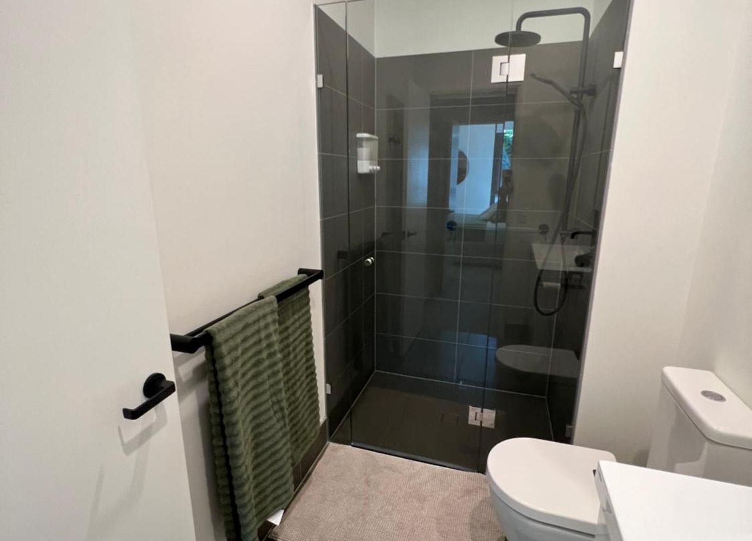 Apartment Great Located Unit/private Balcony, Pool,gym,parking