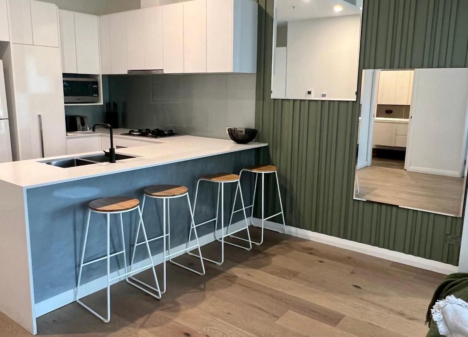 Great Located Unit/private Balcony, Pool,gym,parking *