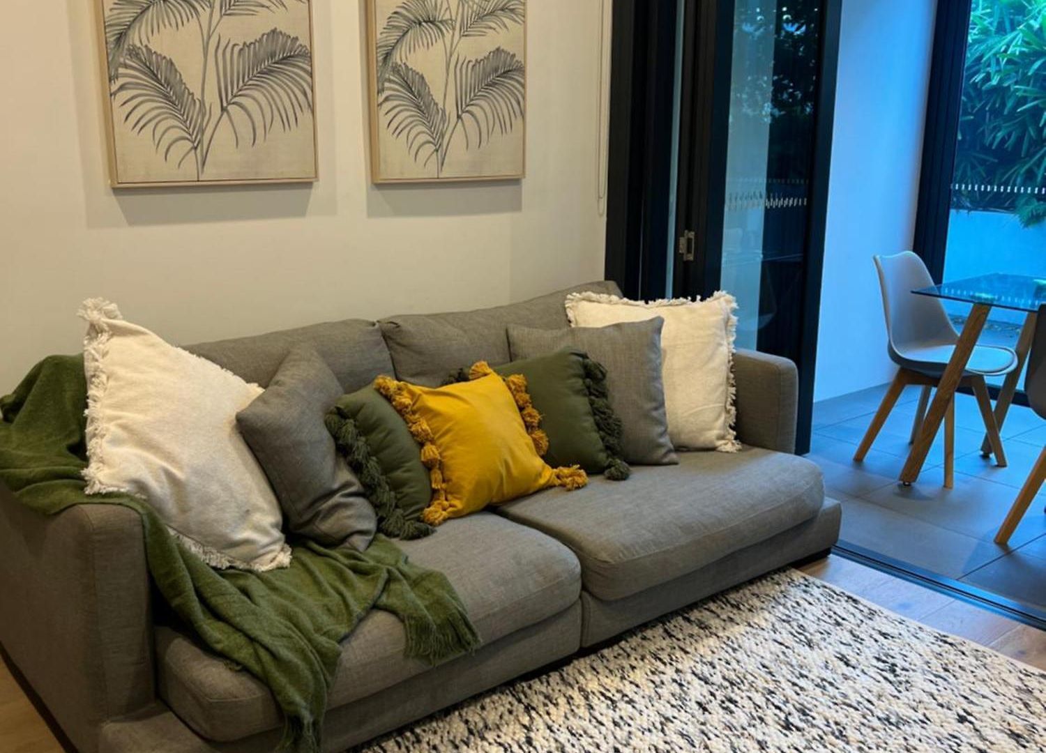 Apartment Great Located Unit/private Balcony, Pool,gym,parking