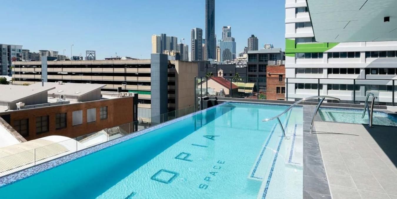 Heart Of The Valley Chic High Level 2br *