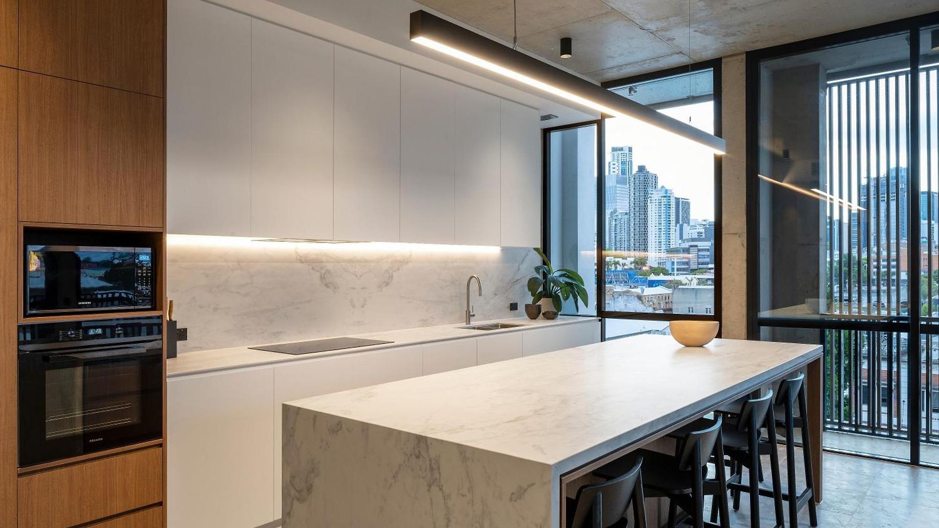 Alfred & Turner Apartments, Luxury 2 Bedroom In The Heart Of The Valley Apartment