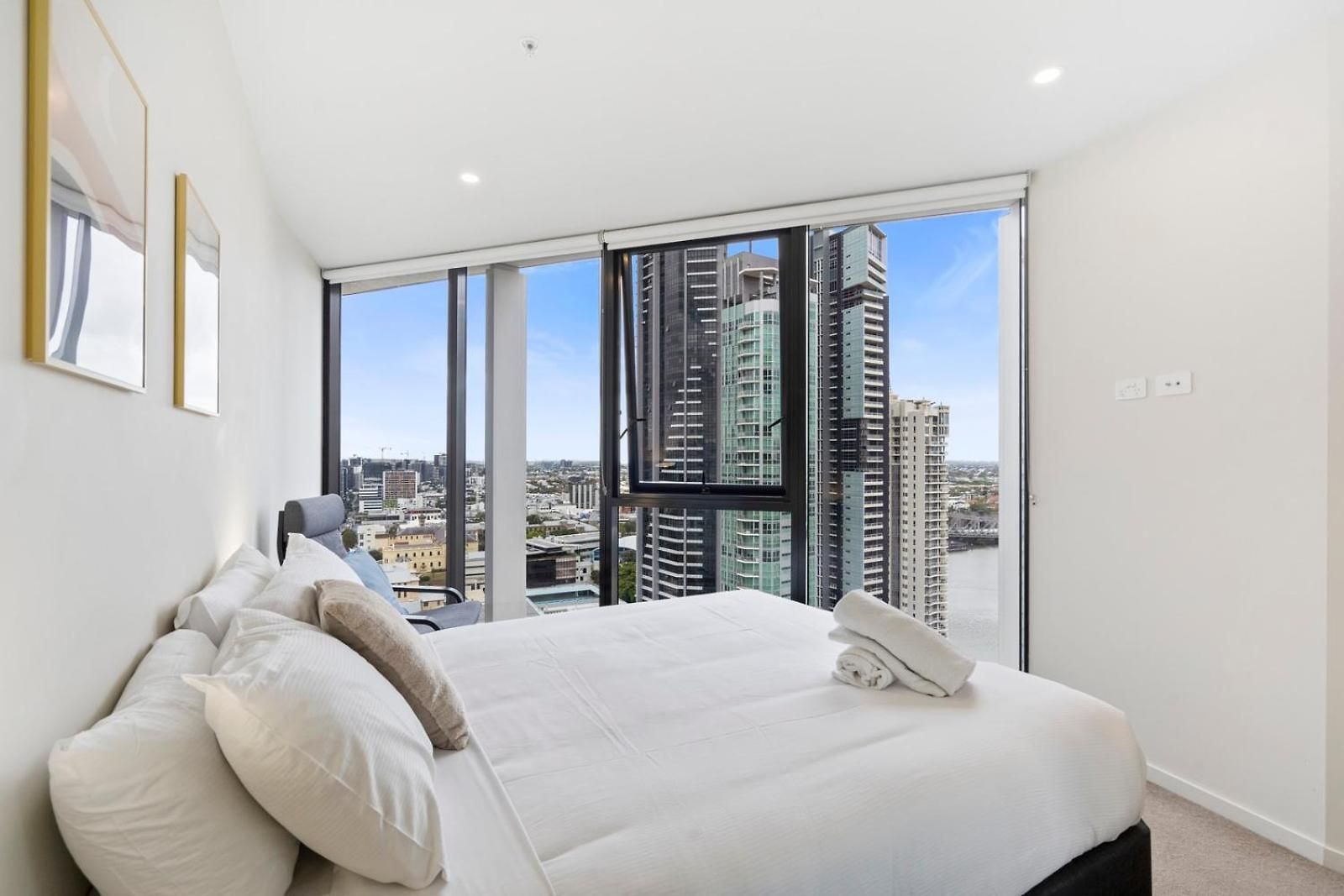 Story Bridge & River View 2 Bedroom With Car Park Apartment