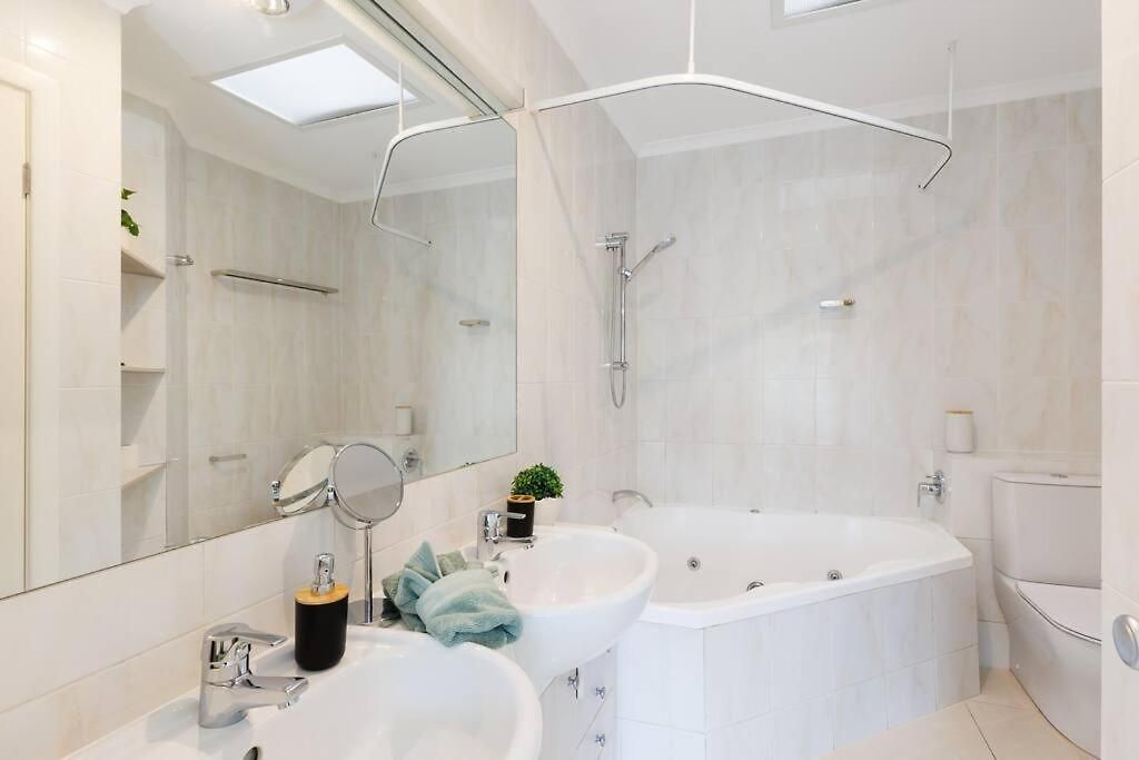 Spacious 2 Bed/2 Bath Garden Aircon