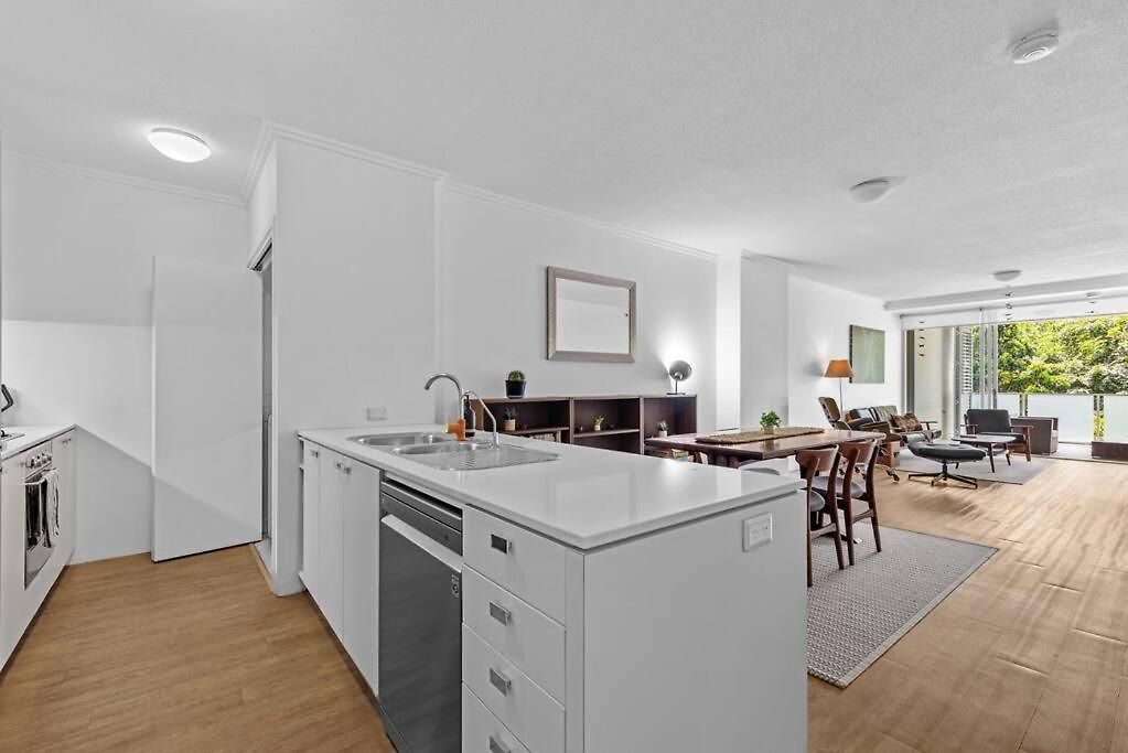Spacious & Peaceful! 1bed/2bath/1car ~ Cbd Brisbane