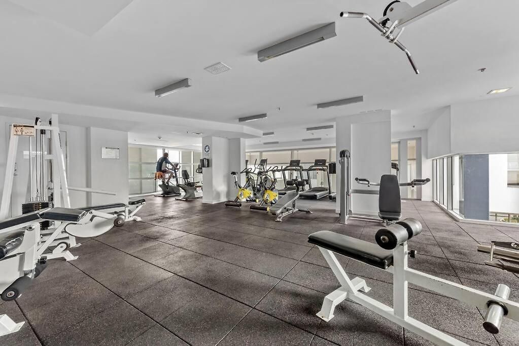 Apartment Spacious & Peaceful! 1bed/2bath/1car ~ Cbd