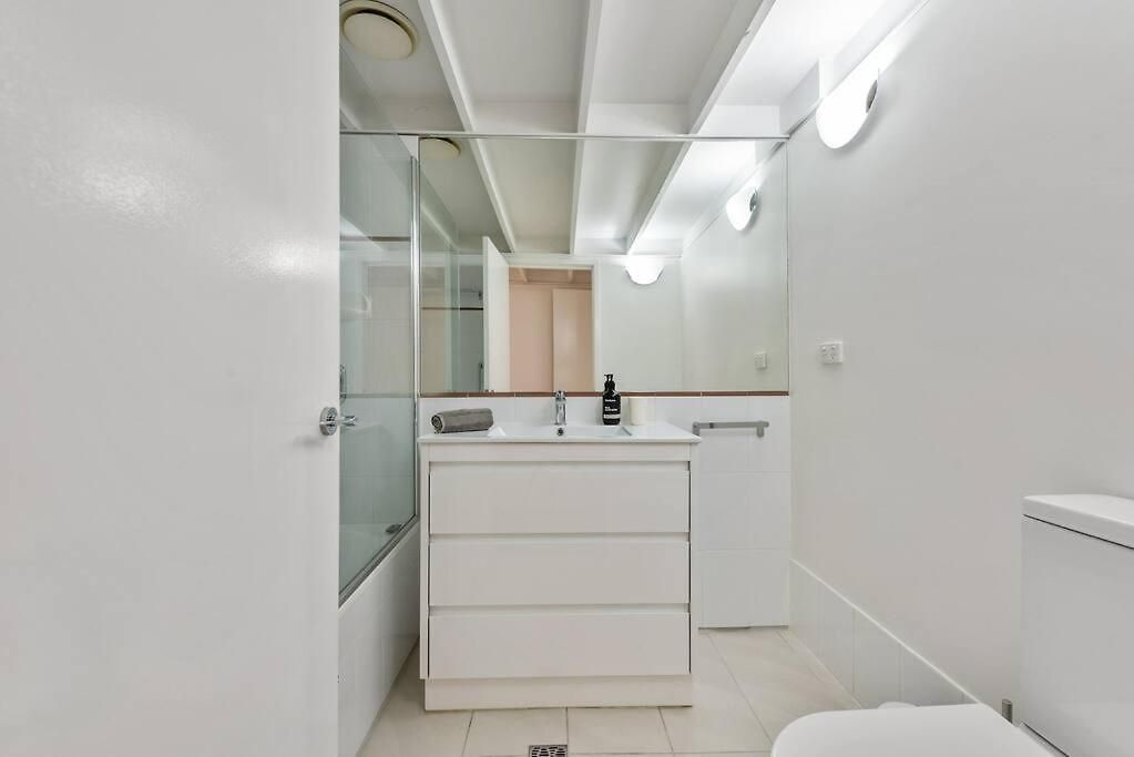 Iconic Warehouse Apartment~cbdedge~2bed/2bath/1car Brisbane