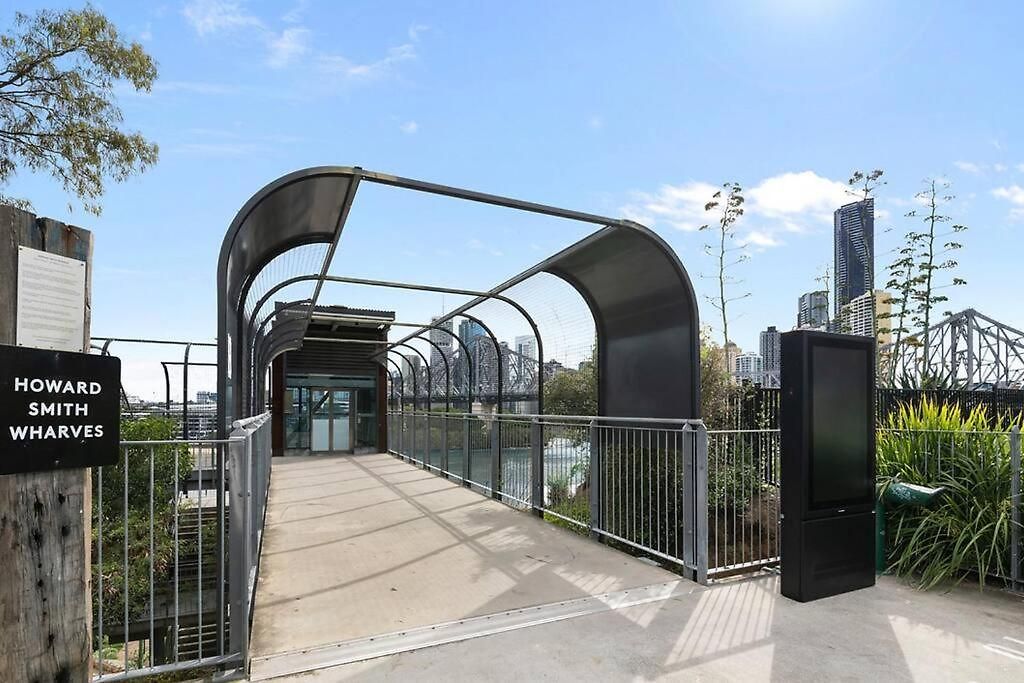 Apartment & Stylish! 1bed/1bath/1car ~ 5 Mins To Cbd *