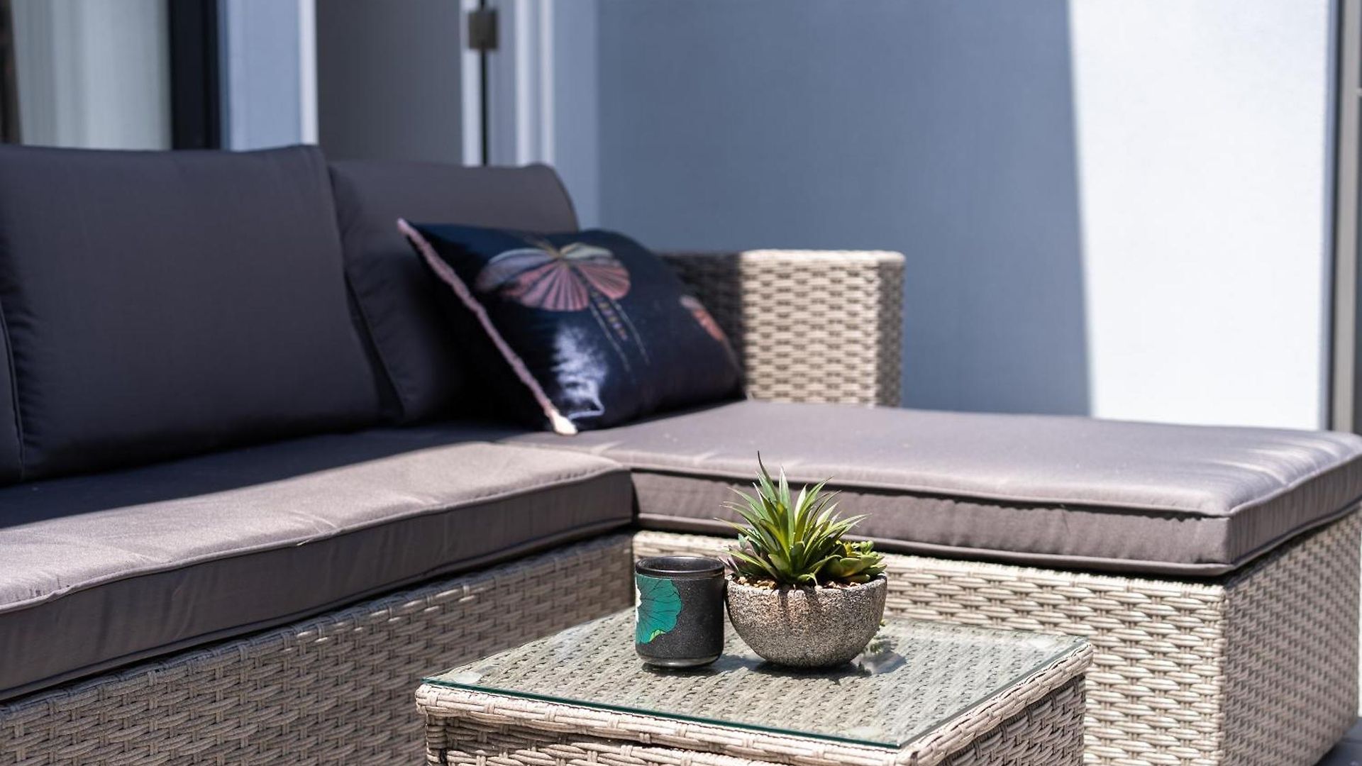 Balmoral - Airy & Light-filled Edge Comfort *