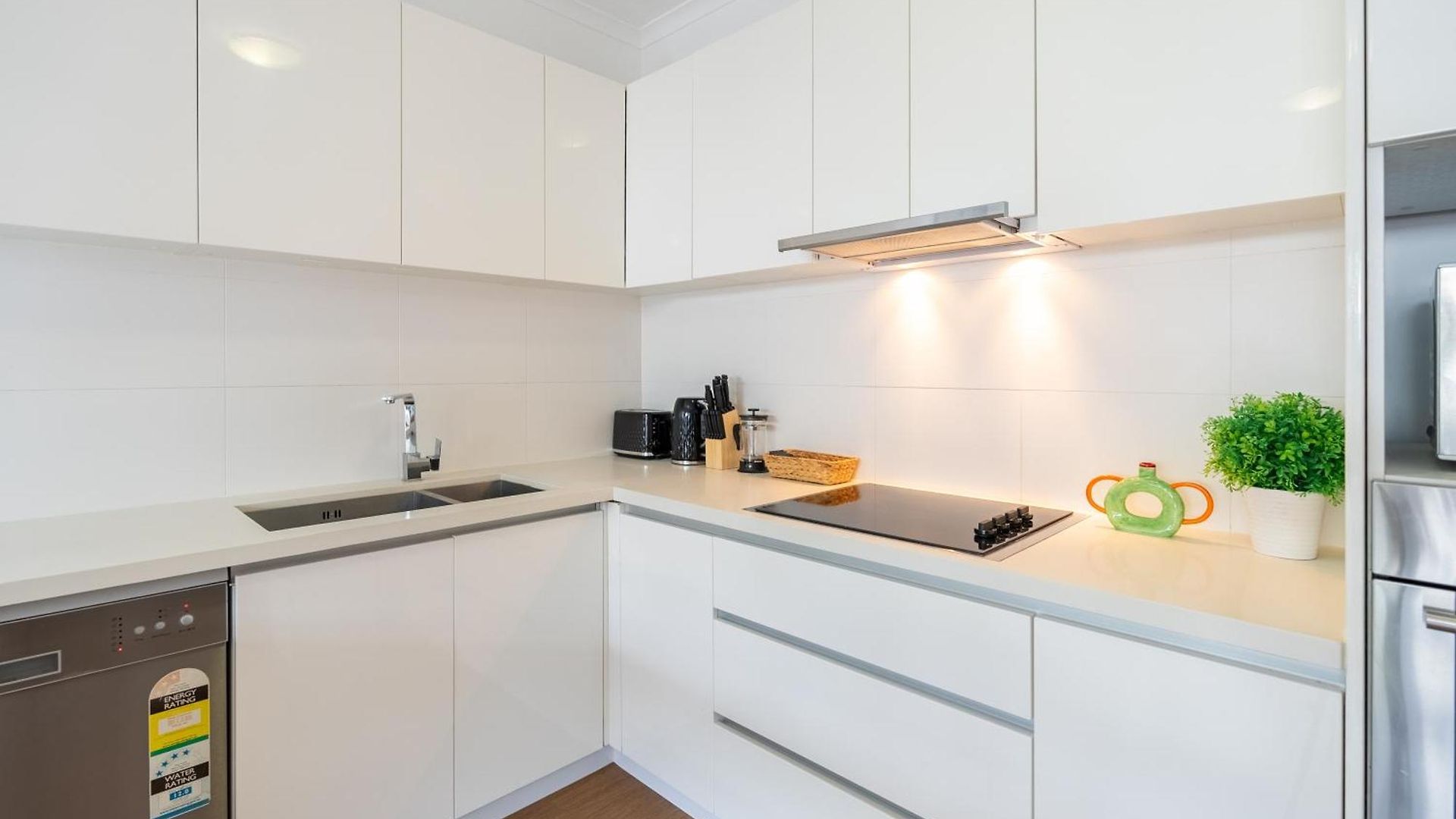 Balmoral - Airy & Light-filled Edge Comfort Apartment Brisbane