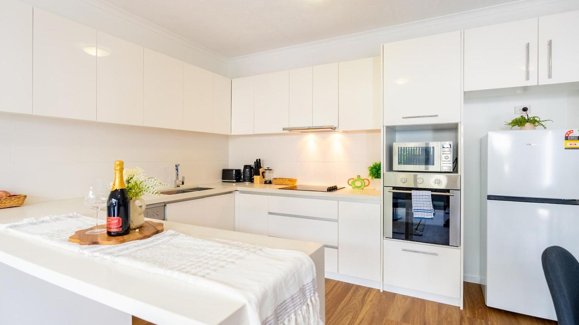 Balmoral - Airy & Light-filled Edge Comfort Apartment