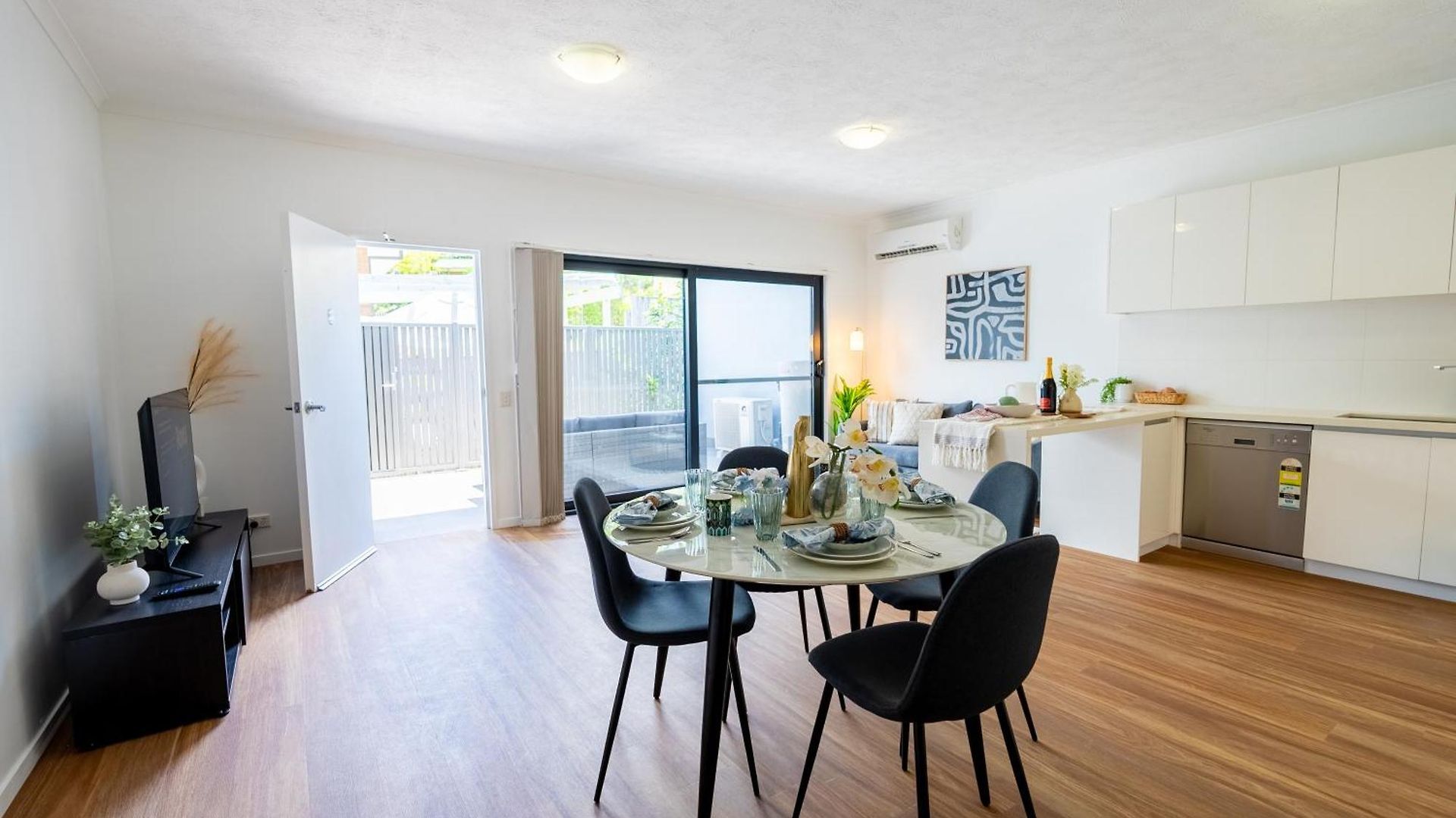 Balmoral - Airy & Light-filled Edge Comfort Apartment