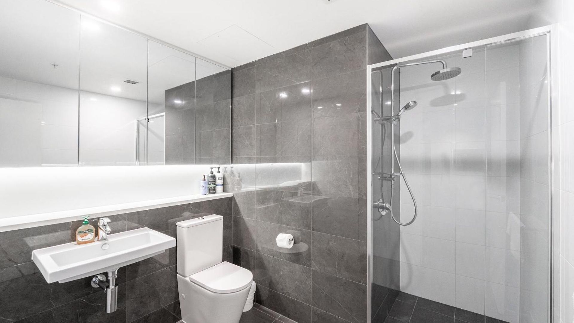 Cbd Riverview 2b1b W Shared Pool, Gym C23 Apartment *
