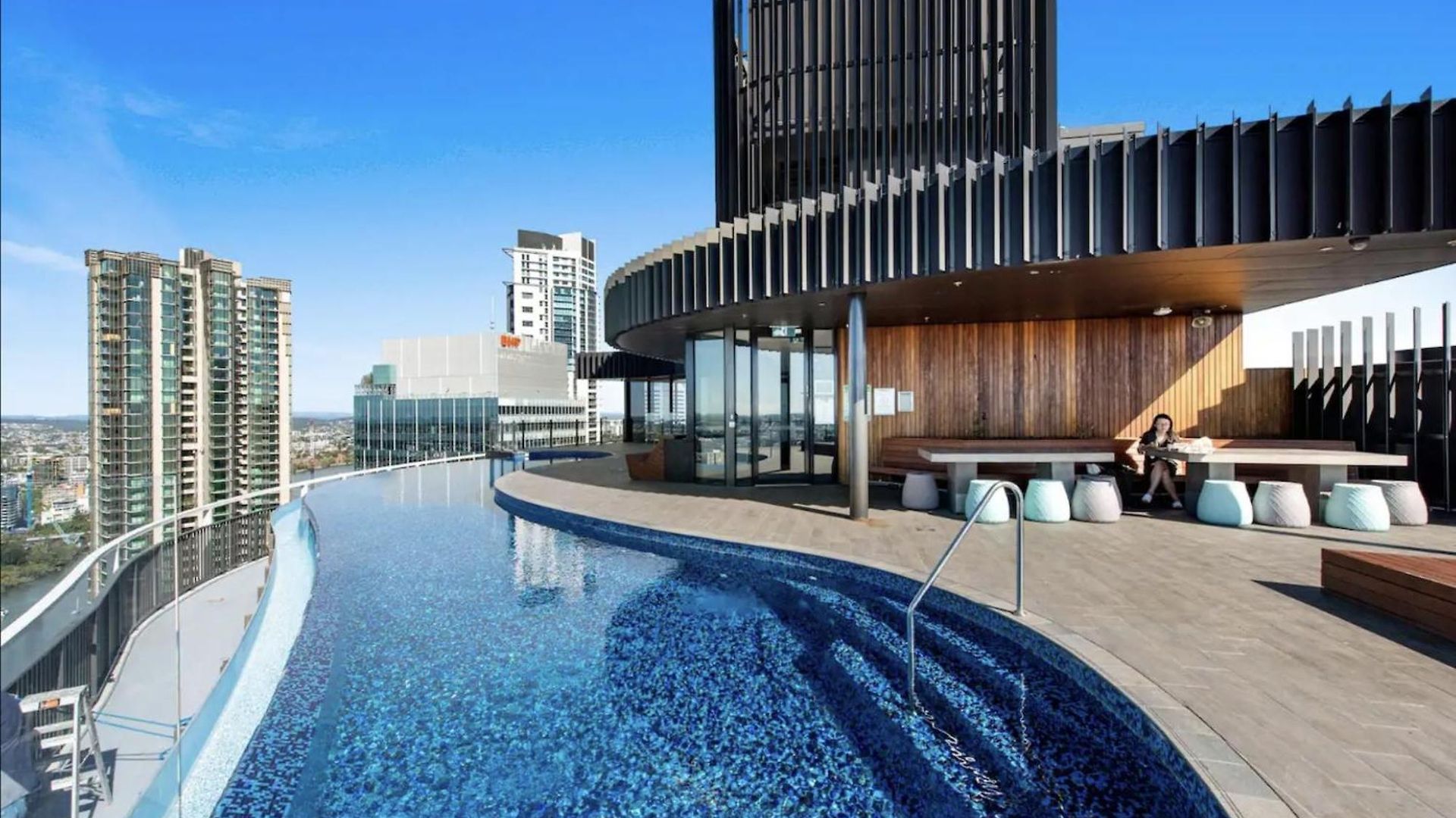 Executively Inspired - 2 Bed 2 Bath On Queen St With Carpark Fast Wifi Rooftop Pool And Sleeps 5 * Brisbane