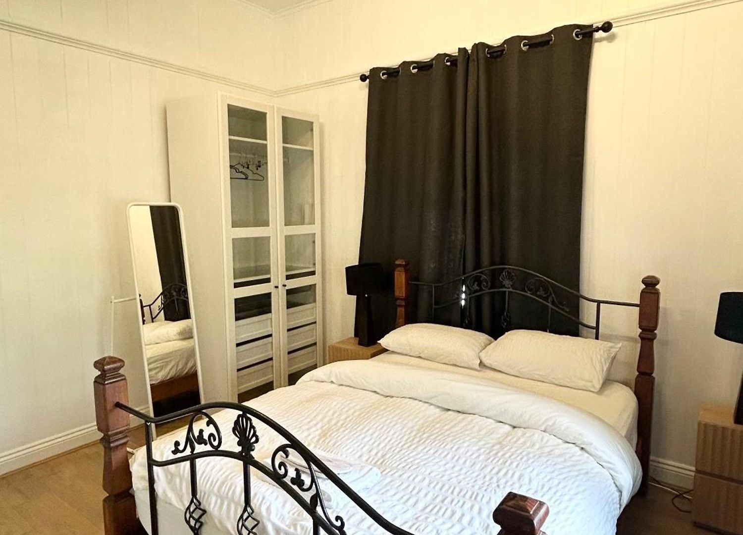 Guest house 26 Gladstone Rd Highgate Hill