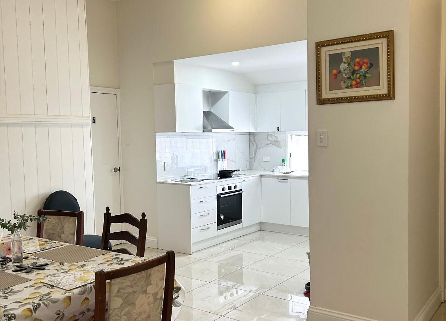Guest house 26 Gladstone Rd Highgate Hill