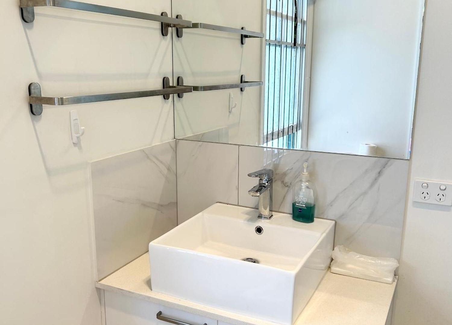 Guest house 26 Gladstone Rd Highgate Hill *
