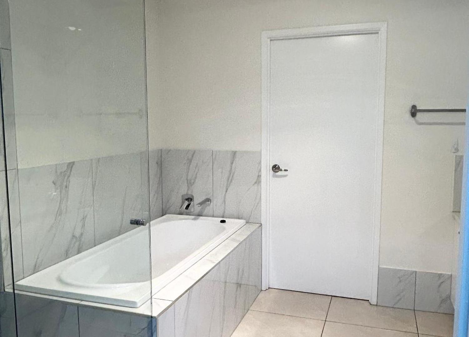 26 Gladstone Rd Highgate Hill *