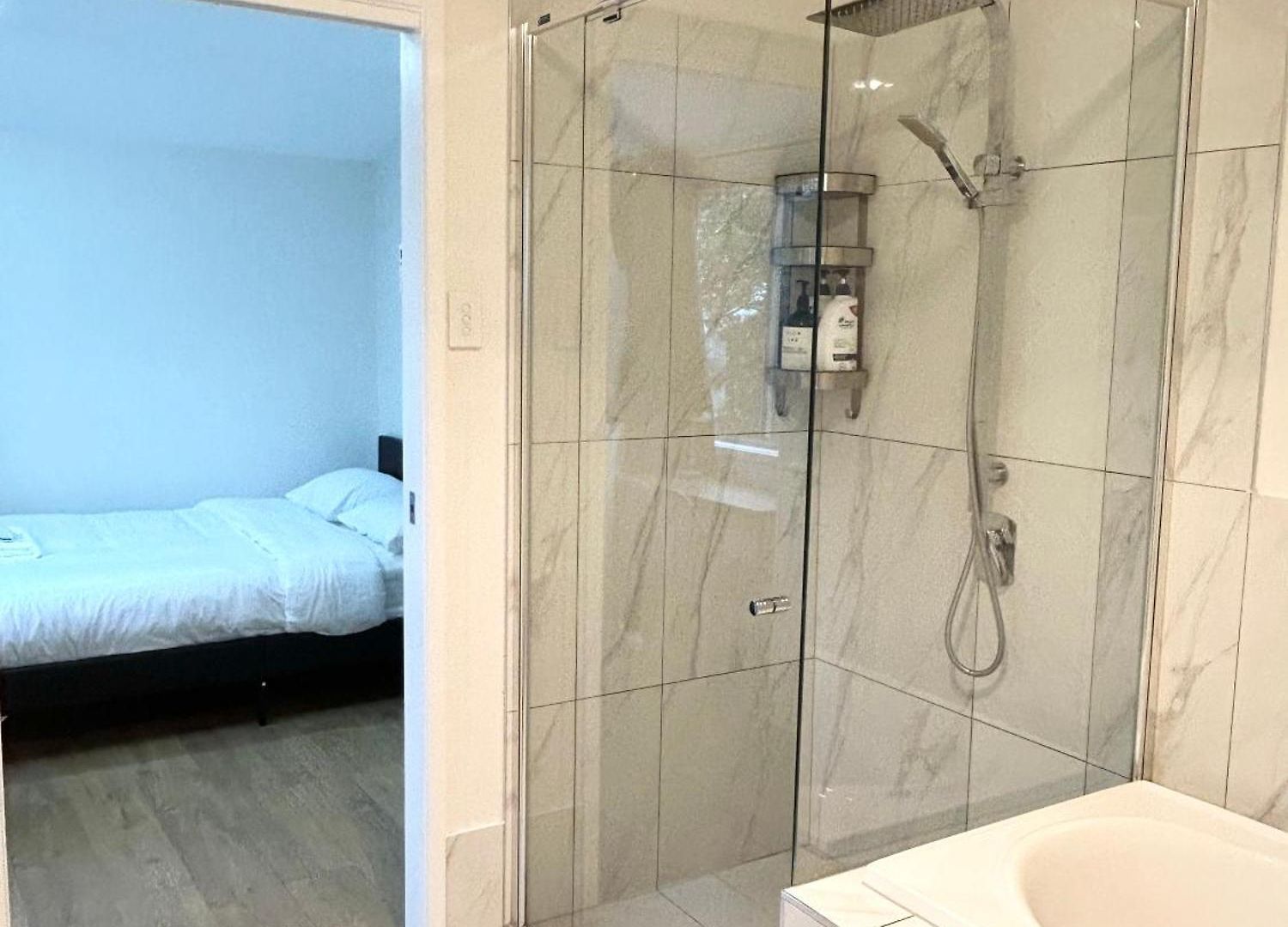 Guest house 26 Gladstone Rd Highgate Hill *