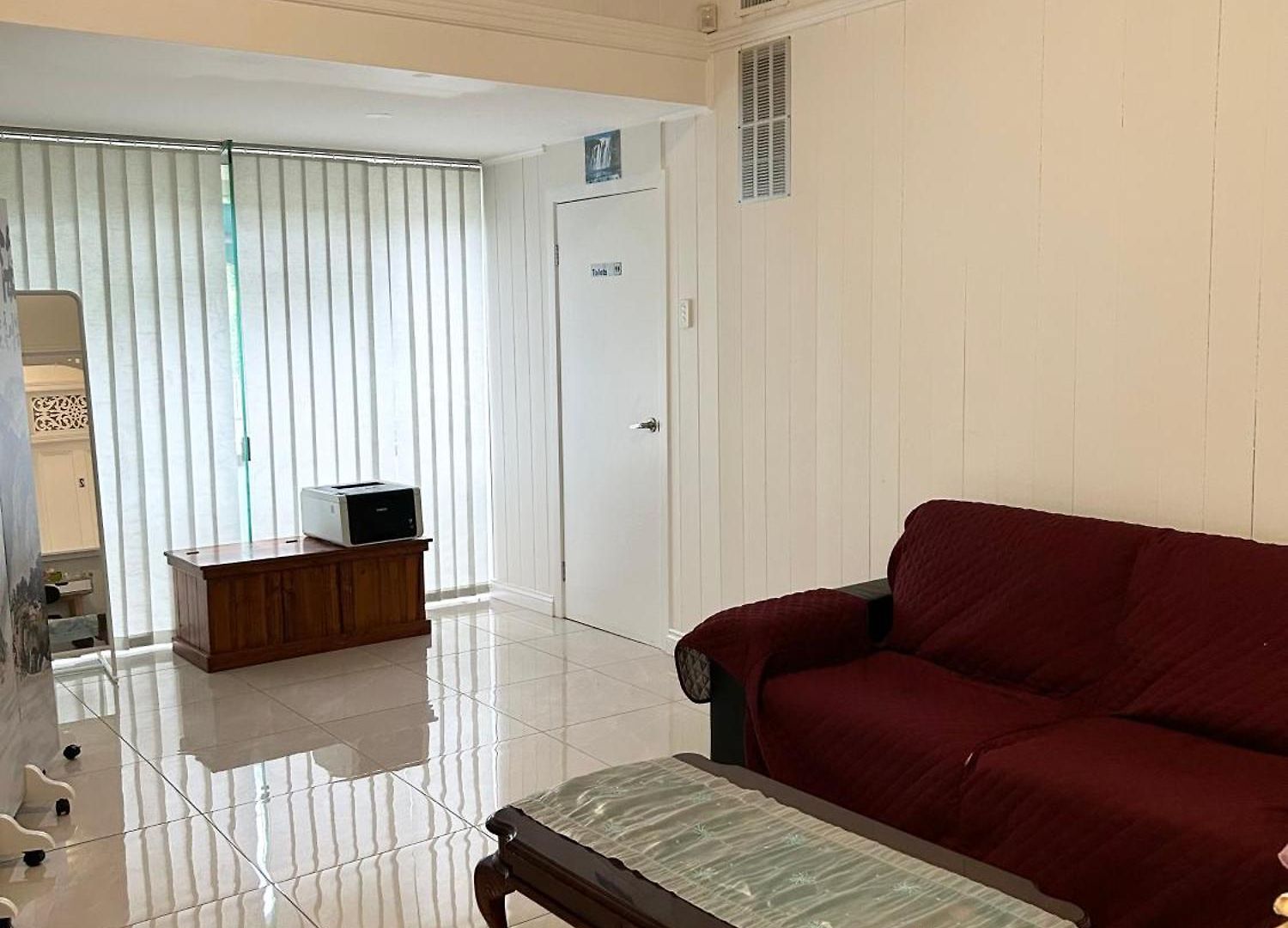 26 Gladstone Rd Highgate Hill *
