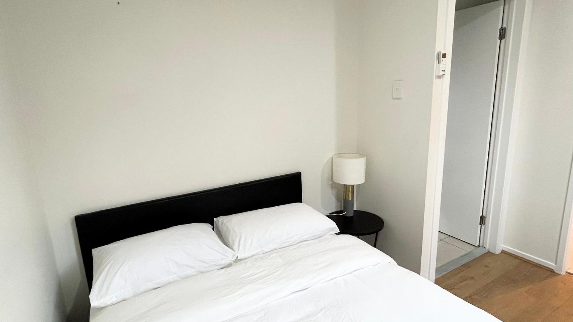 26 Gladstone Rd Highgate Hill * Brisbane