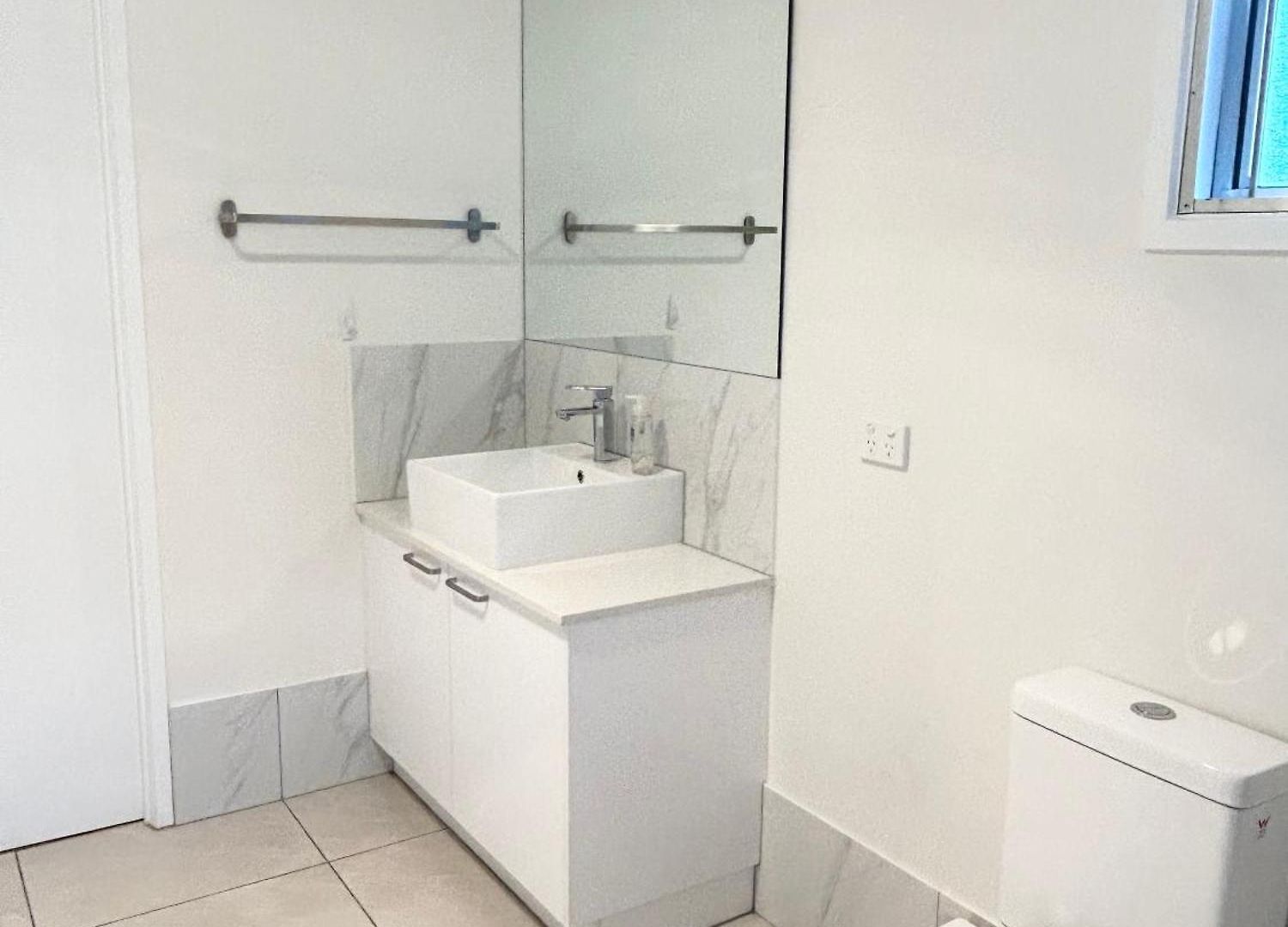 26 Gladstone Rd Highgate Hill *