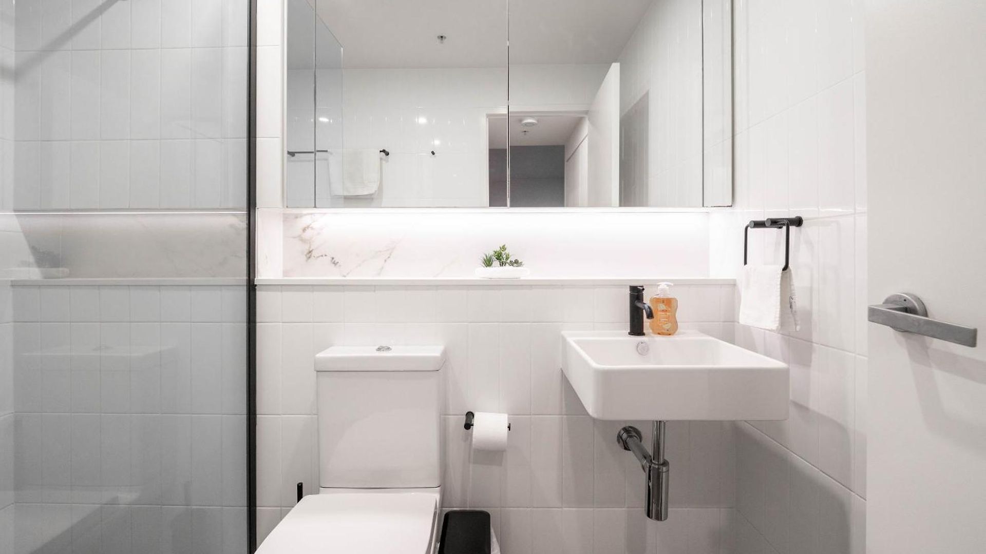 Urban Elegance 2b2b W Parking, Pool South M1