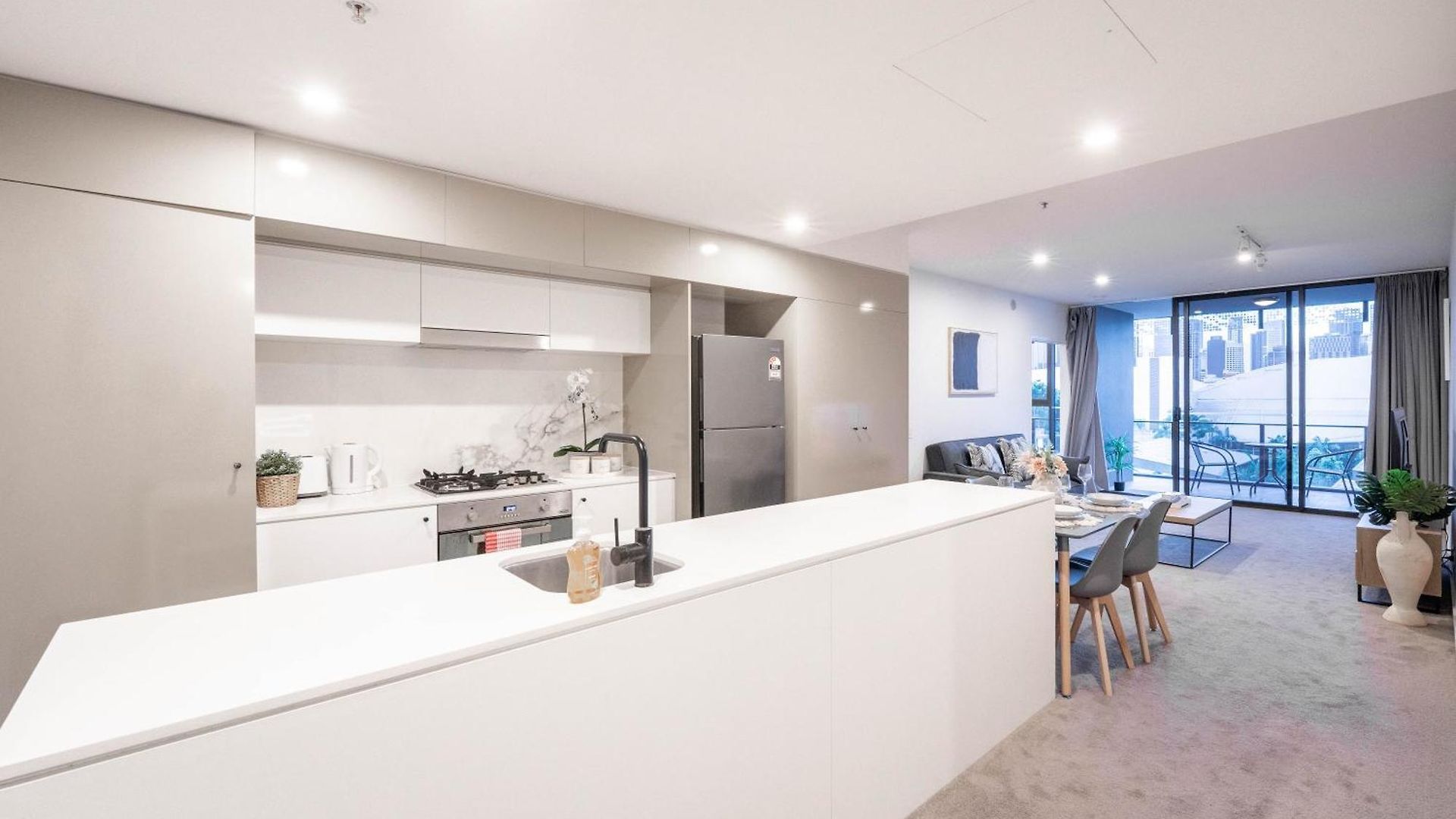 Apartment Urban Elegance 2b2b W Parking, Pool South M1 *