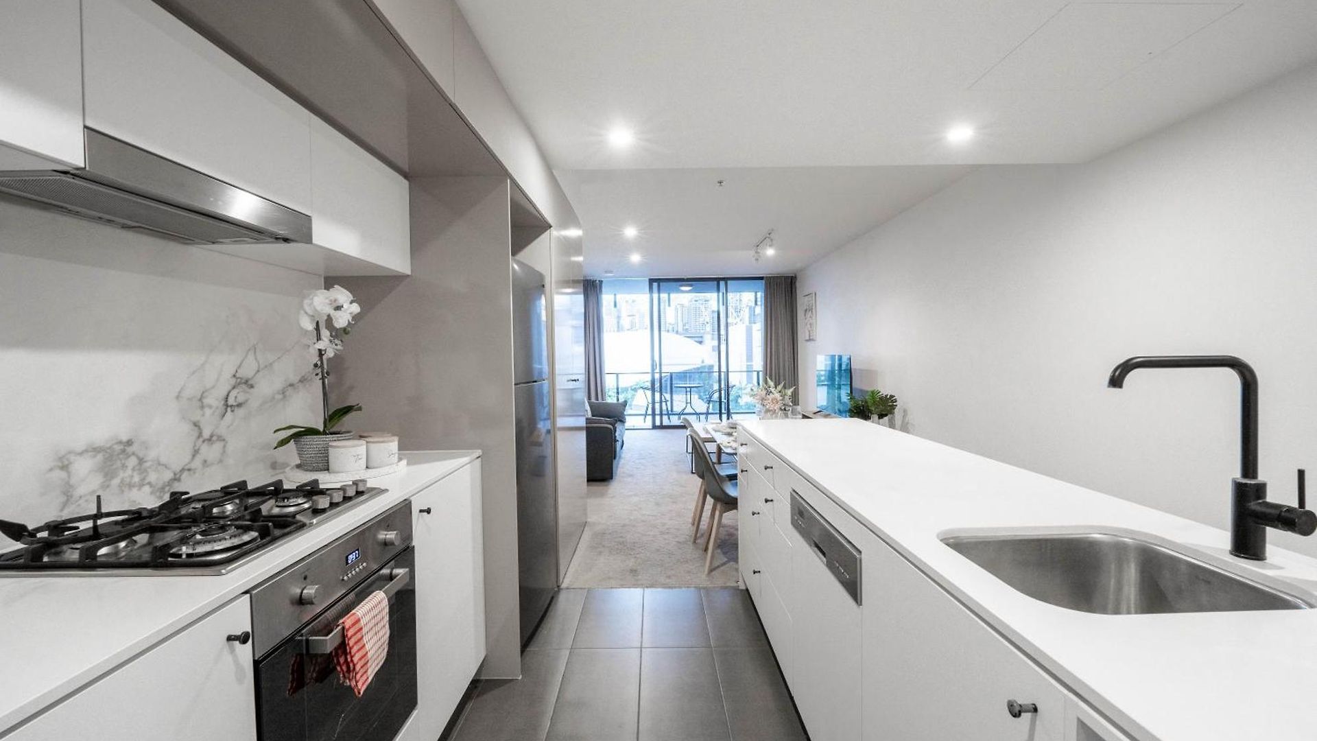 Urban Elegance 2b2b W Parking, Pool South M1 Apartment *