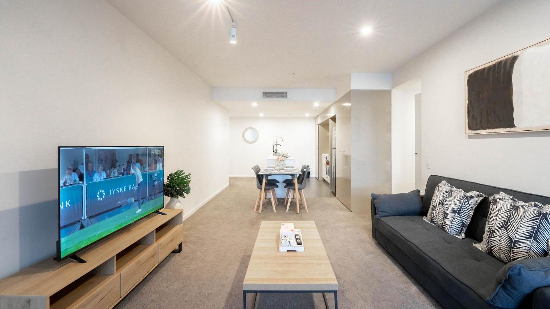 Apartment Urban Elegance 2b2b W Parking, Pool South M1 *