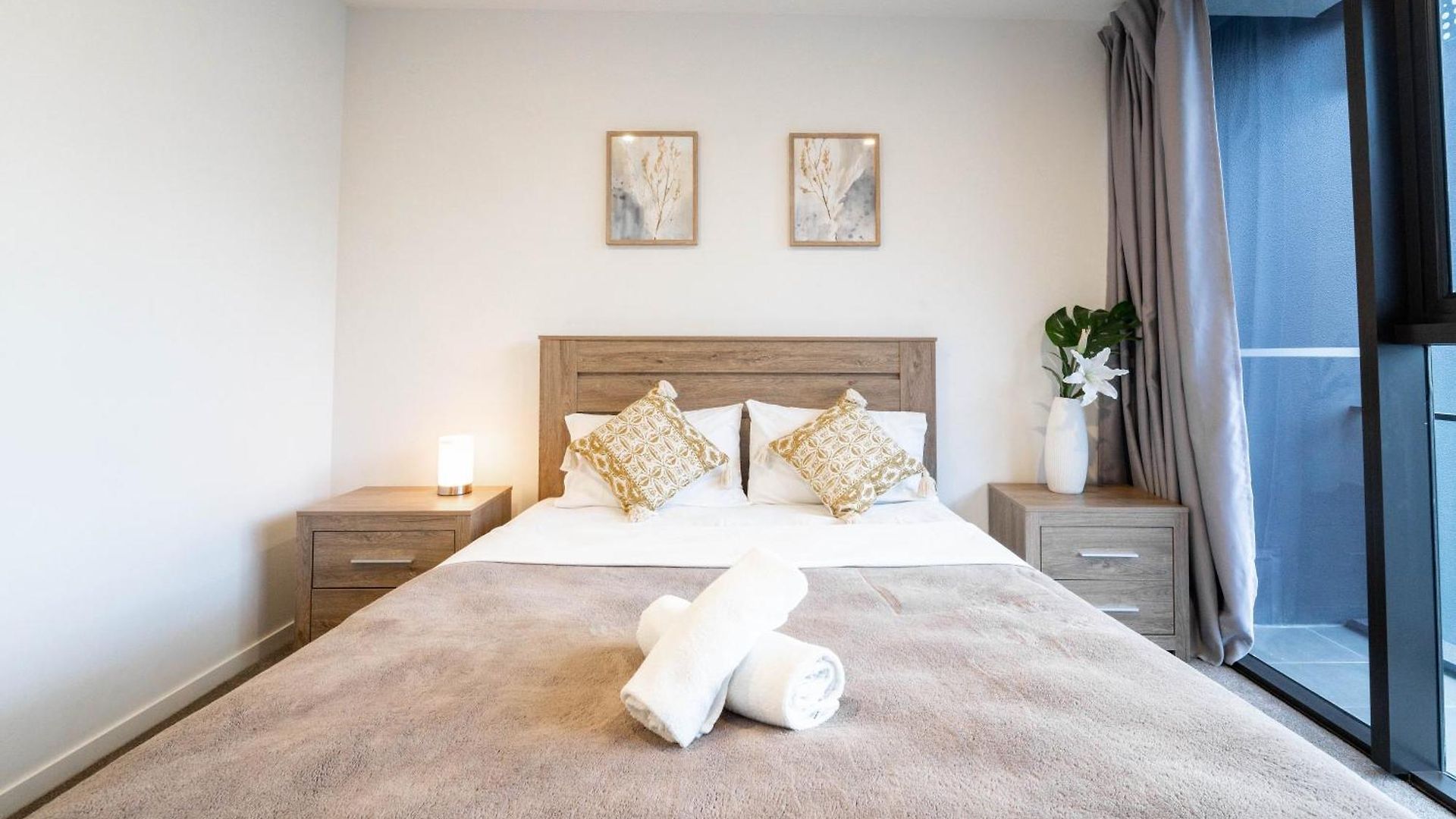 Urban Elegance 2b2b W Parking, Pool South M1 Apartment *