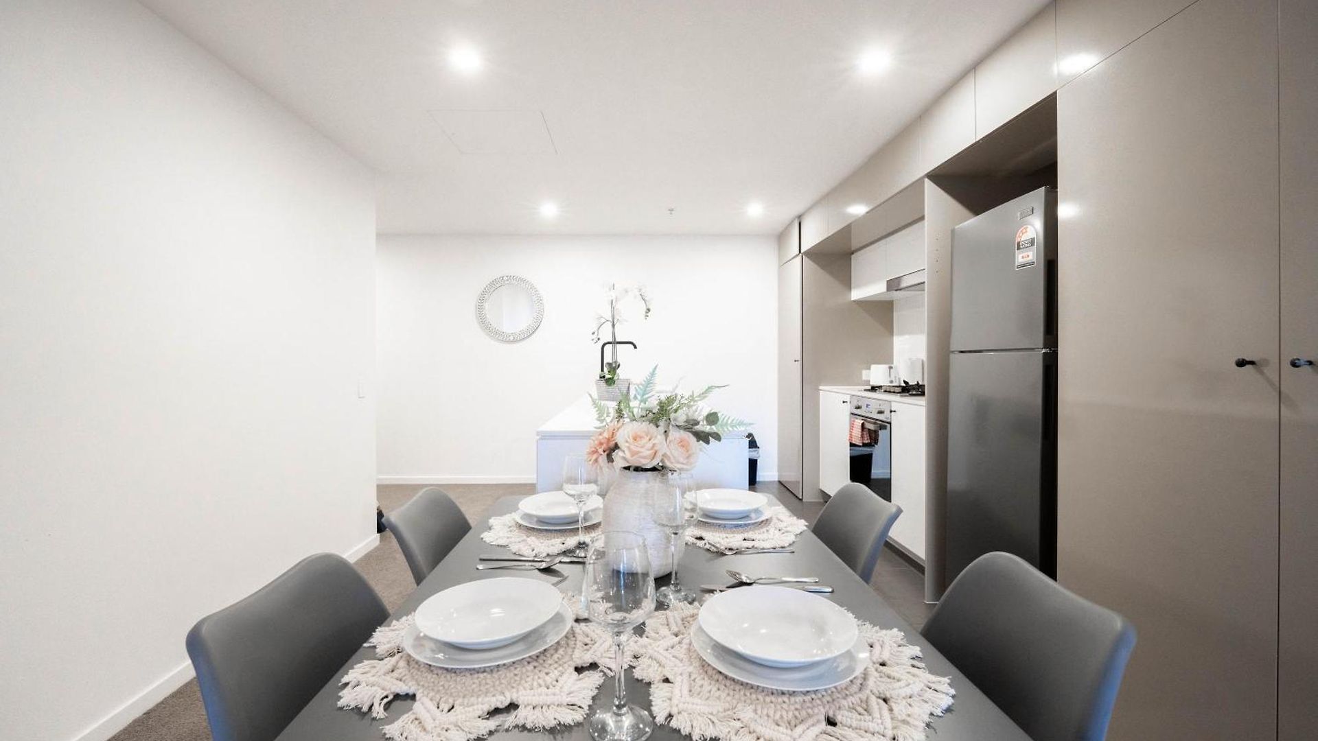 Urban Elegance 2b2b W Parking, Pool South M1