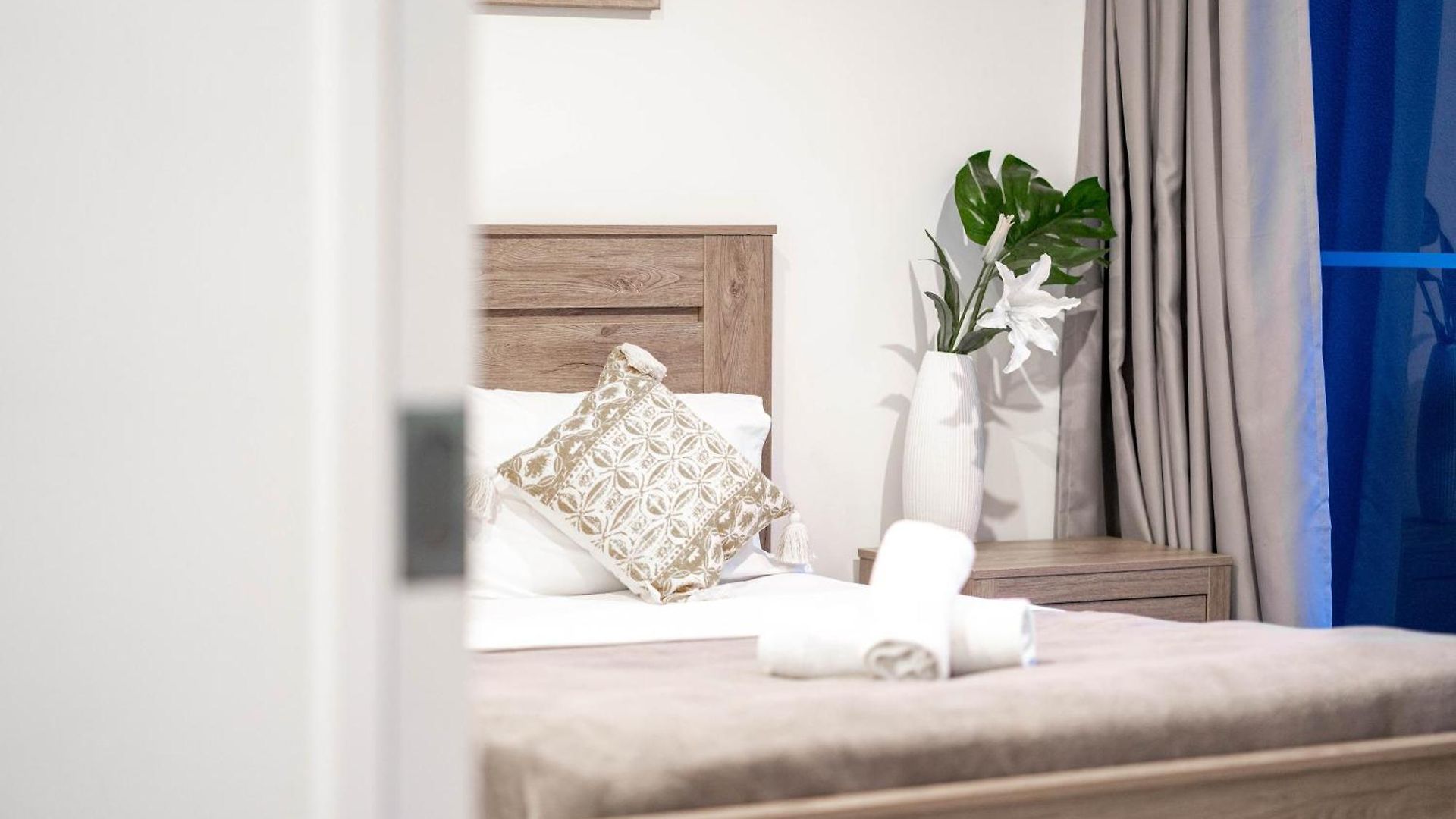 Urban Elegance 2b2b W Parking, Pool South M1 Apartment Brisbane