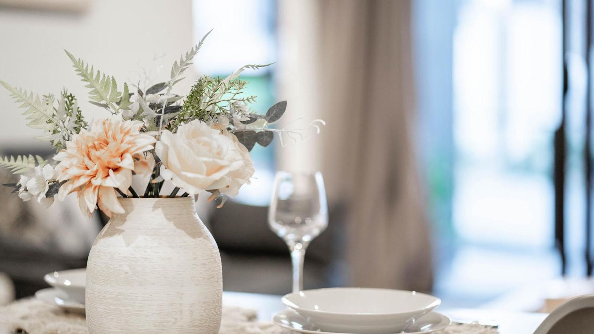 Apartment Urban Elegance 2b2b W Parking, Pool South M1