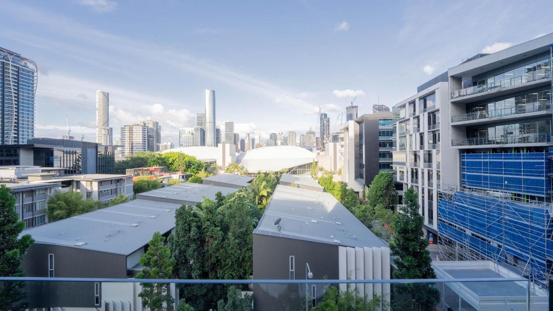 Apartment Urban Elegance 2b2b W Parking, Pool South M1