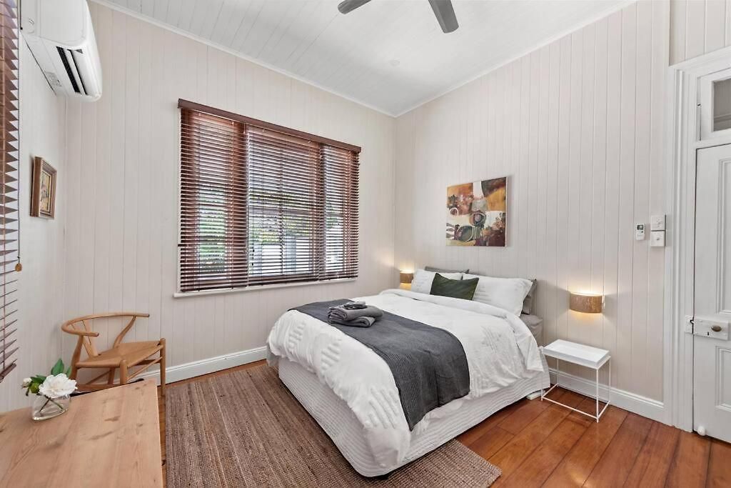 Poppy's Place! 4bed/1bath/2car/views/house ~bardon *