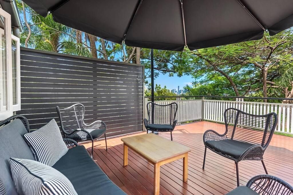 Poppy's Place! 4bed/1bath/2car/views/house ~bardon Holiday home *