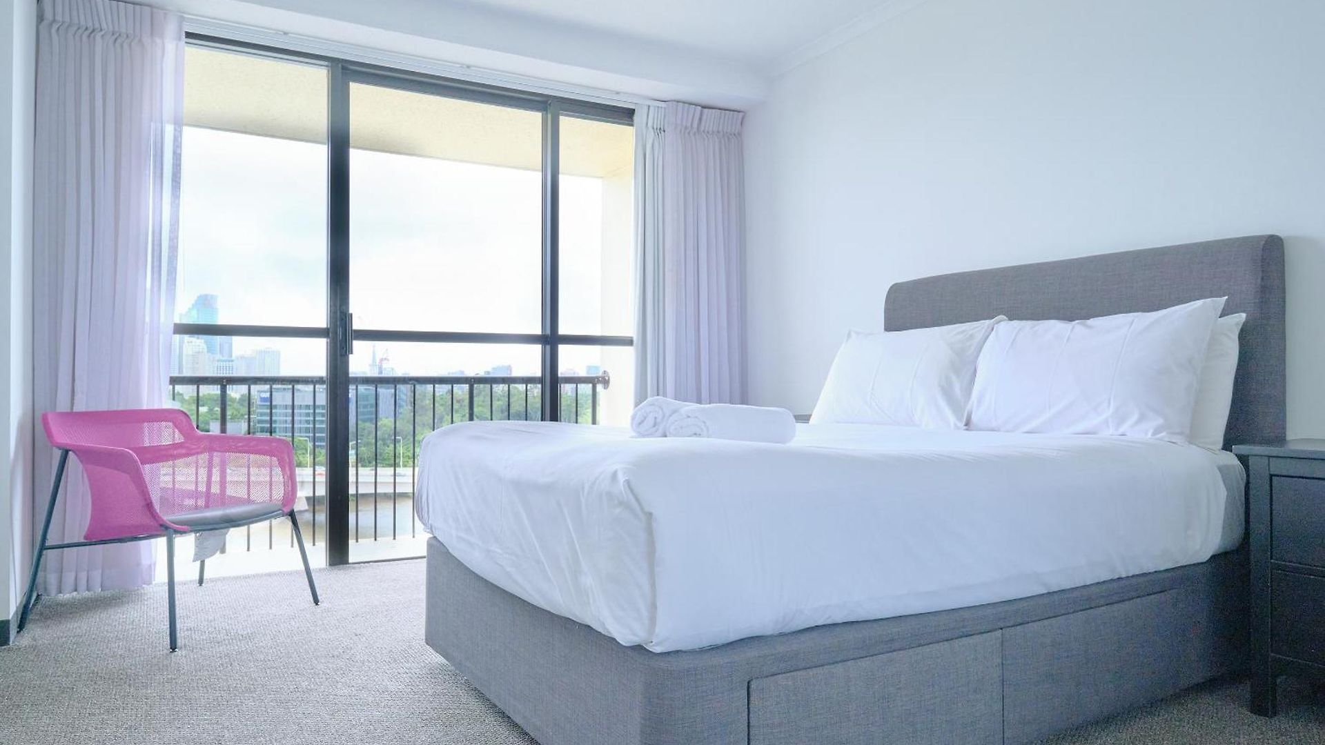 River Plaza Aparthotel