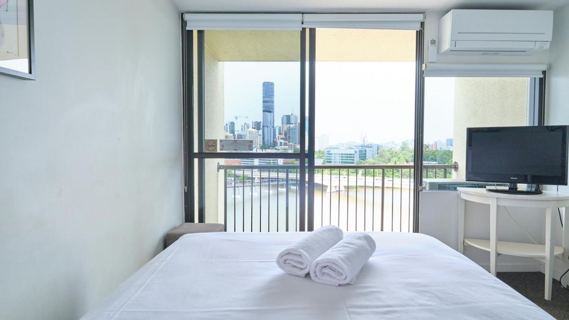 Aparthotel River Plaza 4*